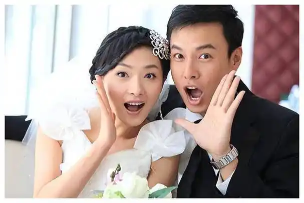 ella的现任老公赖斯翔是一位普通公司职员,但两人的婚姻却是那么美好