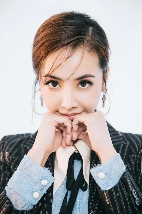 蔡依林率性西装look酷美惊艳成都