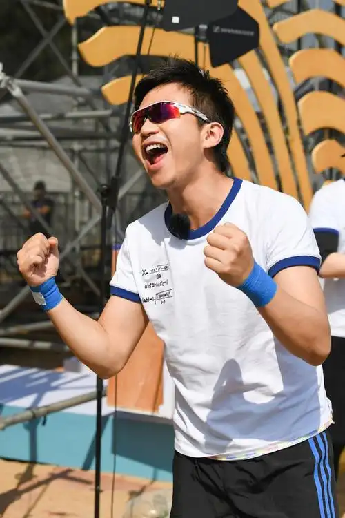 《奔跑吧》龙舟比拼开赛 邓超哽咽 :对不起大家|跑男|兄弟团_网易娱乐