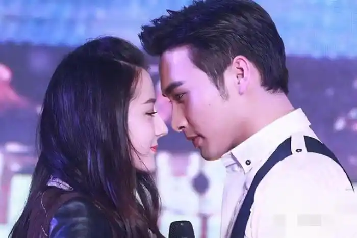 看来之前自称是他邻居所爆料的张彬彬与圈内女友结婚的消息也并非实情