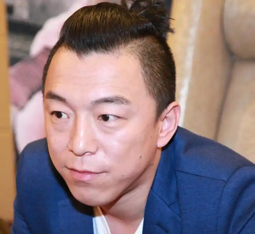 黄渤的五款发型:图一萌萌哒,图二艺术范儿,图四,图五没眼看!