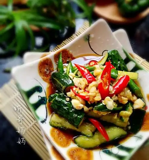 素食之— —凉拌拍黄瓜的做法,素食之— —凉拌拍黄瓜怎么做好吃,素食