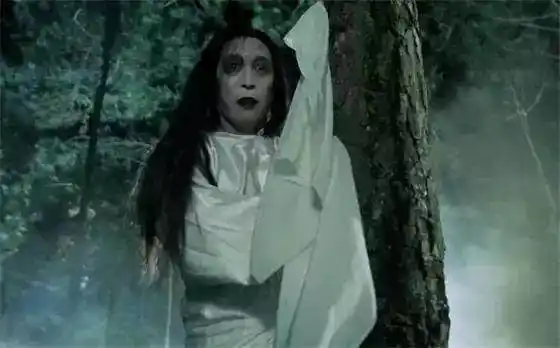 女明星看到鬼吓得花容失色.