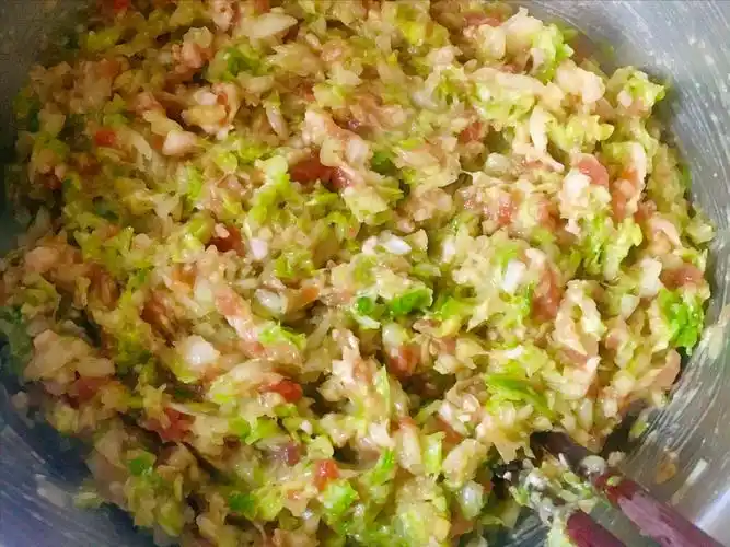 吃白菜的季节到了,教你秘制白菜饺子馅,鲜嫩多汁,一次3盘不够