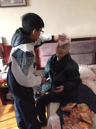 375班霍旭辉寒假社会实践活动"敬老院的孤寡老人"———指导老师