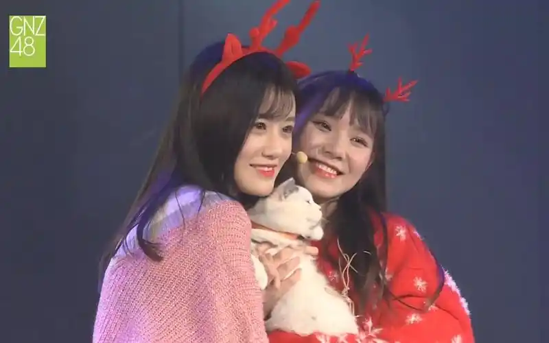 猫猫又上公演了! 左婧媛x唐莉佳 - 噗通噗通 (刘力菲)