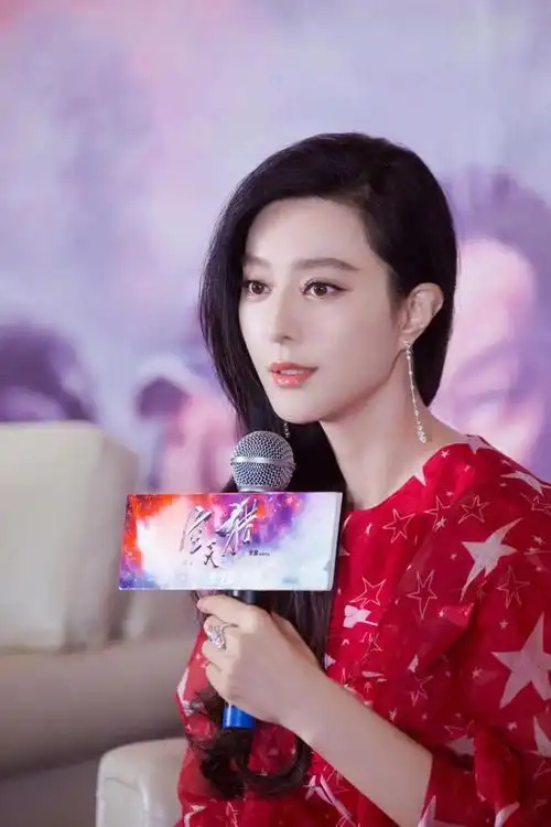 曝范冰冰隐婚了养二婚老公和继子负担重她只能跑外网混饭吃