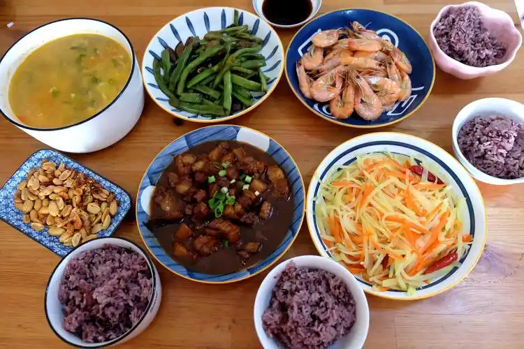 河南70后夫妻的家常晚餐在朋友圈火了网友好吃不贵营养高