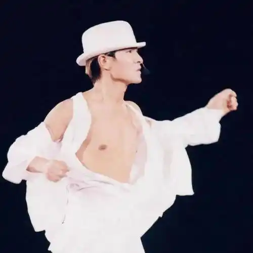 刘德华时尚旧照曝光才华颜值碾压小鲜肉网友这才是天王