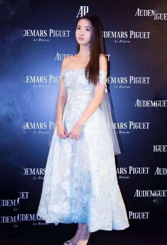 王玉雯婴儿肥美女,五官精致身材曲线棒,让人羡慕