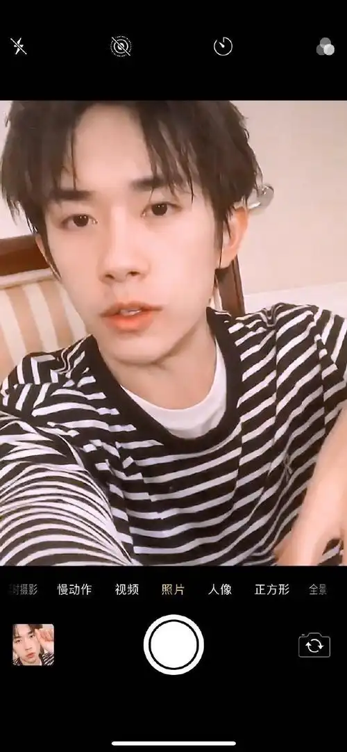 就当是易烊千玺的九宫格自拍了易烊千玺超话#易烊千玺新专辑刘艳芬