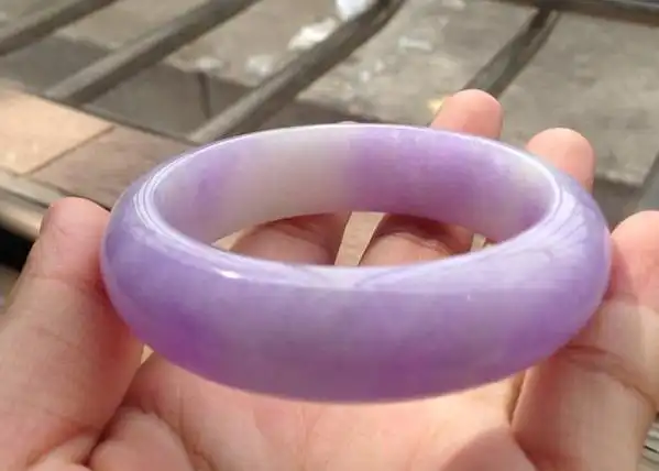紫色翡翠手镯的价格怎么样我们应该如何挑选它