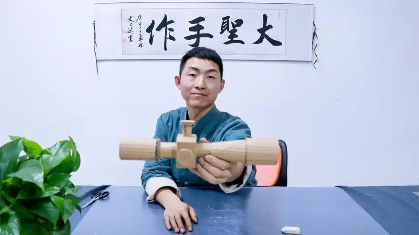 大圣用纸板做大菠萝枪 - 西瓜视频