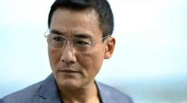 回顾梁家辉风光背后是对妻女的愧疚支持14岁女儿恋爱不怕吃亏