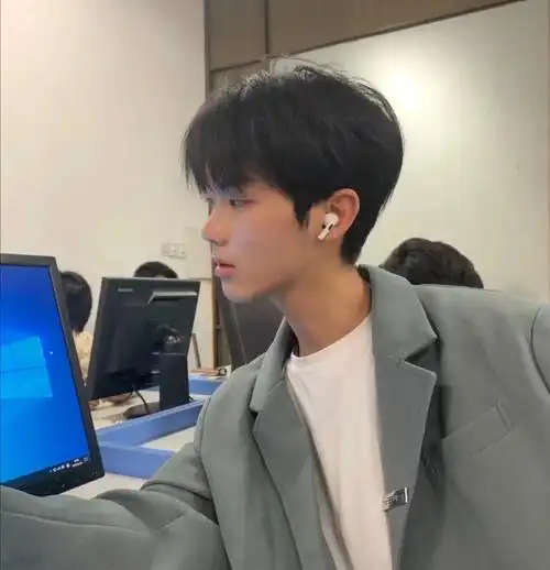 73男生发型文艺微分