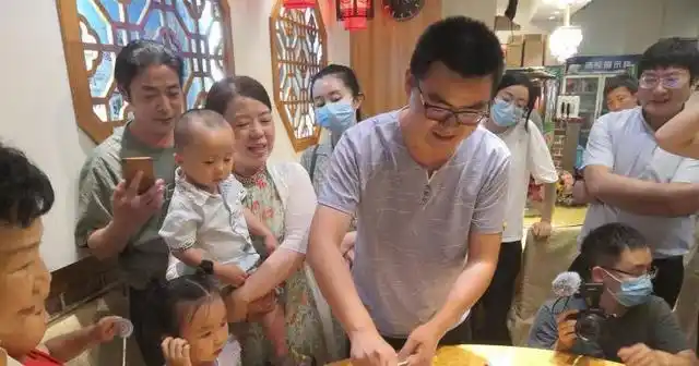 抱错28年的姚策报复养母过户婚房给姥姥让姐妹反目不满父母偏爱郭威