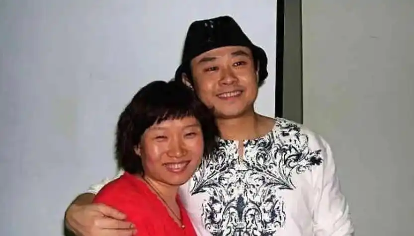 云朵:和师父刀郎情同父女,心系家乡四川,35岁未婚惹人疼