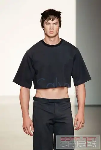 ck collection向你展示男人的露脐装 - 男装秀场 - 穿针引线服装论坛