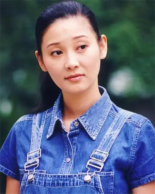 回顾陈坚红名模出身身价过亿嫁浪子王志文受尽欺负不放弃