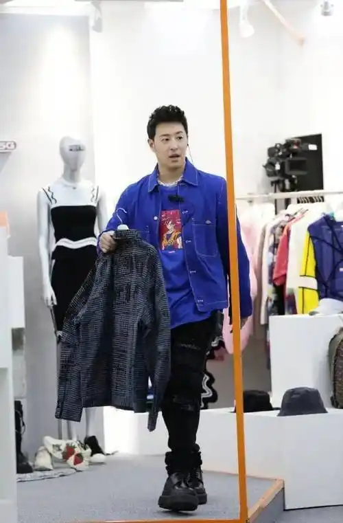 潘玮柏衣品真好大腿粗壮却爱穿紧身裤不仅不丑还男人味十足