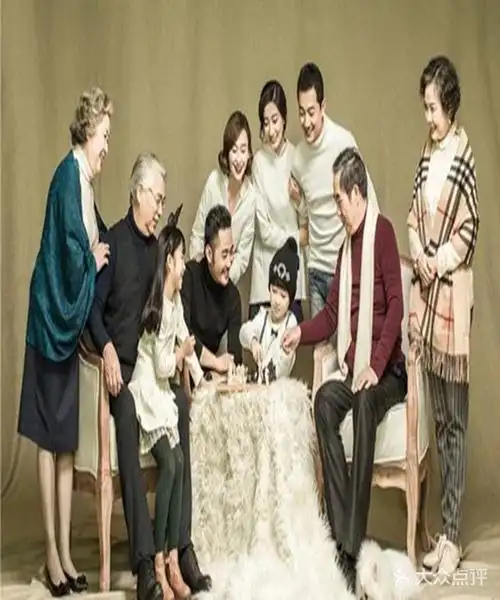 【经典全家福套系(3到9人)-结婚套餐】-家摄影-大众点评网