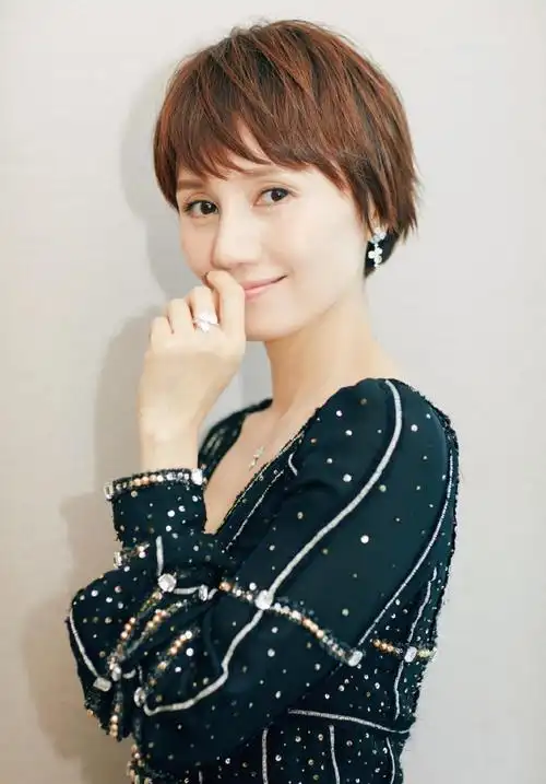 40岁一50岁女最新发型(推荐这5款短发,气质又减龄)