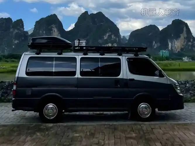 移动的音乐室,金杯海狮改装床车旅行于山间,大面包露营车自驾游