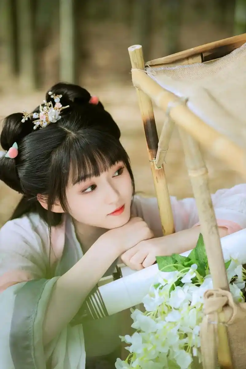 捕捉一只竹林里的小精灵.横店拍照|横店汉服出租|古风写真❤️ -