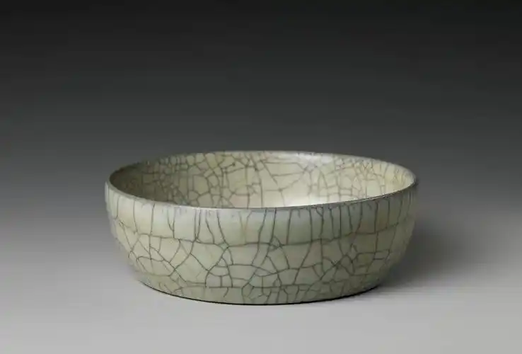 哥窑八方贯耳扁瓶 北京故宫博物院馆藏宋 哥窑胆瓶 北京故宫博物院馆