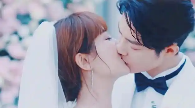 杨紫被问及和肖战吻戏的时候有没有心动杨紫的眼神没有爱