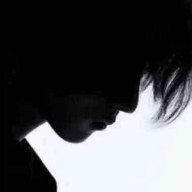 低头伤感情侣一男一女头像图片