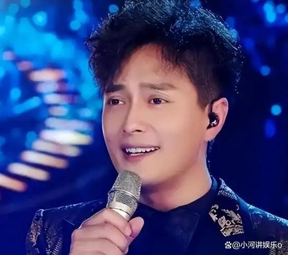 星光大道云飞抛弃原配离婚后娶小10岁娇妻他被冤枉的有多惨