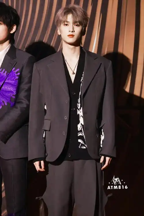 gai和严浩翔打招呼