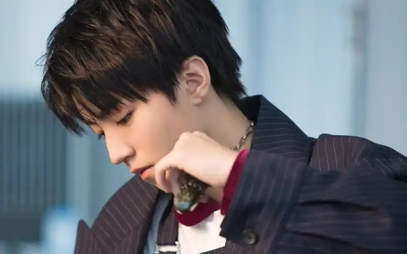 王俊凯杂志封面帅气写真高清图片壁纸高清大图预览1920×1200_大陆