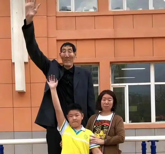 比姚明高的人有哪些(盘点中国最高的巨人,身高2米48,堪称人类巅峰,却