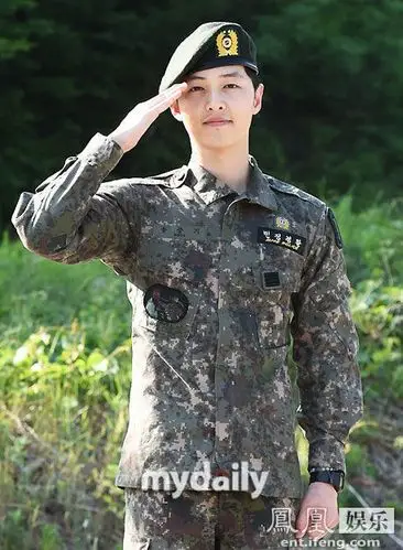 宋仲基~ 军装照