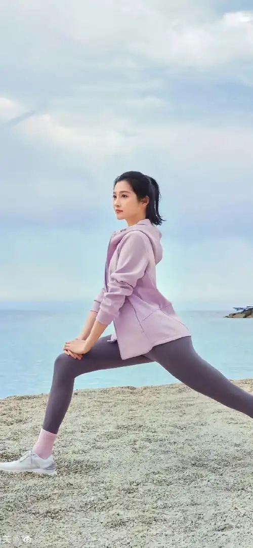 关晓彤海边瑜伽