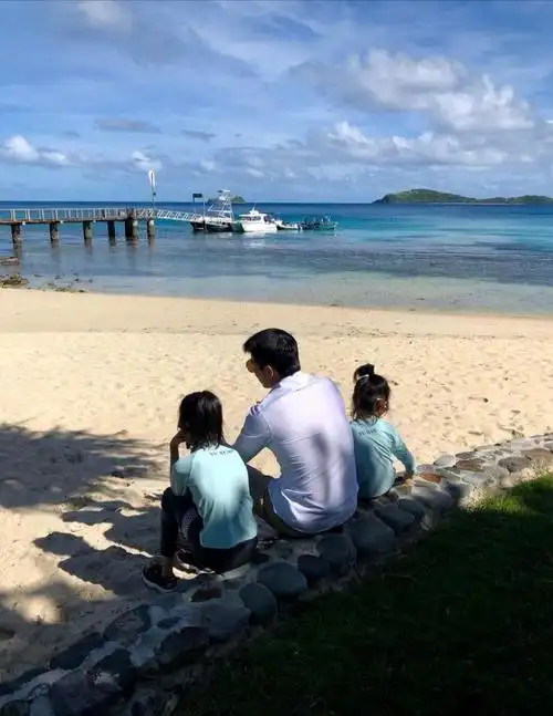 陆毅鲍蕾一家四口照片鲍蕾陆毅带女儿们日本旅游