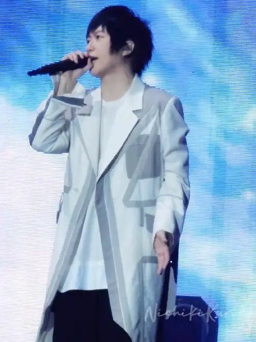 白色长风衣   原版歌词爱情万岁 = 随机迷死三百万陈太 06