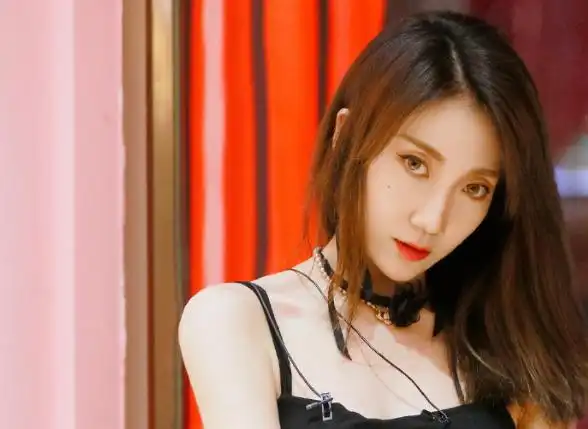 青你2导师合作舞台,蔡徐坤梦幻水舞台,刘雨昕长发,乃万甩话筒