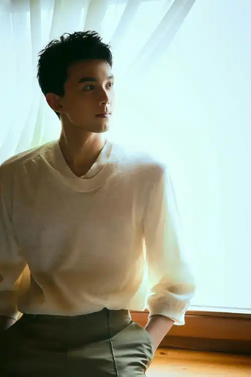 吴磊镜头感拍立得##吴磊黑皮衣好a