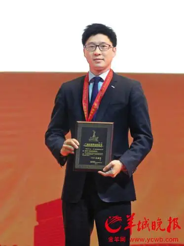 省政协十一届四次会议今开幕 霍启山:为中国足球献策