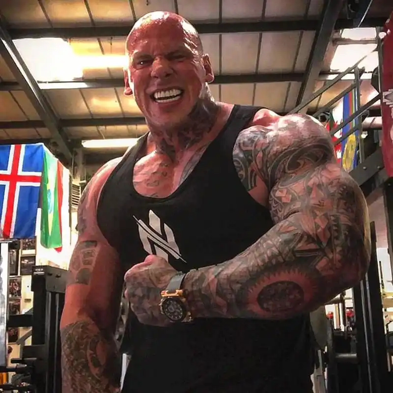 原创曾被强森称为史前巨兽肌肉如磐石力量十足