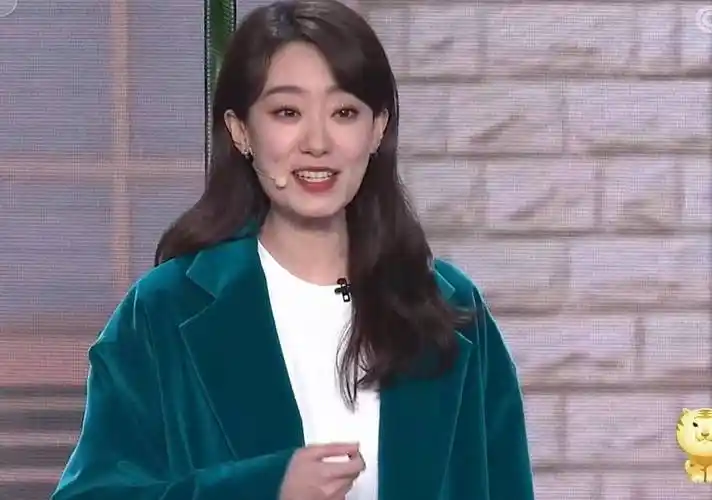 原创贾玲小品口碑差强人意全是谐音梗张小斐湖绿色外套意外火了