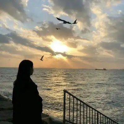 小清新女头像图片背影系列独自一个人的背影图片