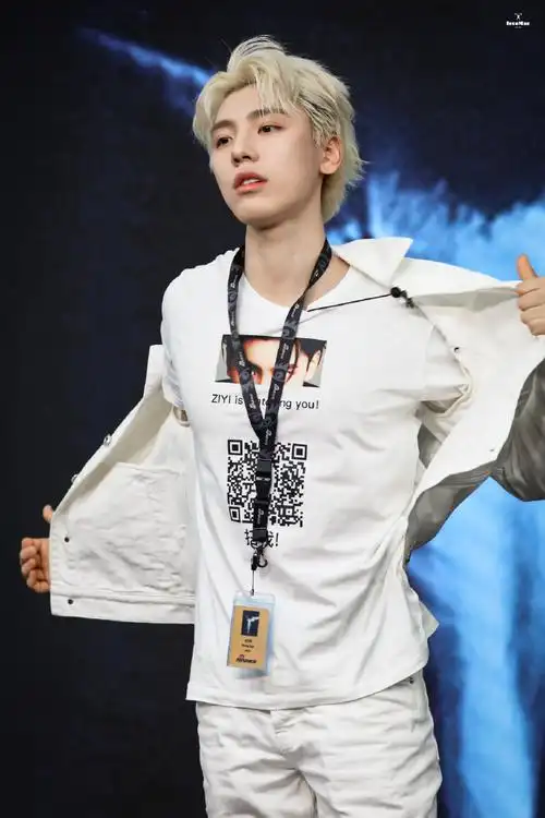 王子异[超话]##王子异新浪扫楼##今日星拍放送##王子异 古希腊展苘