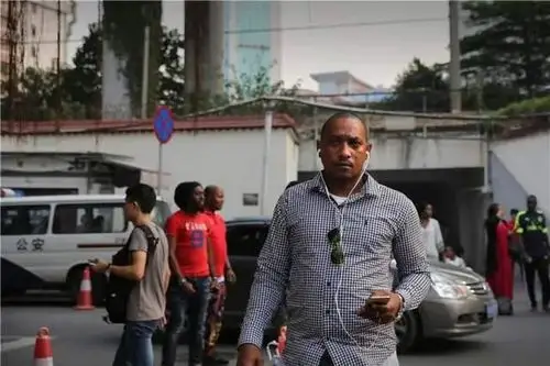 最主要的一点,不少黑人都来到中国发展就业,几乎大部分都能在中国获得