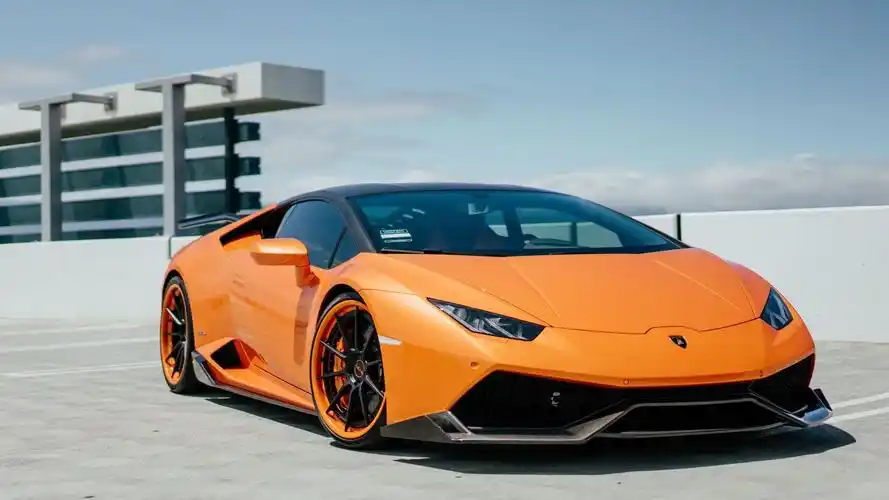 奢华多变兰博基尼屏保_极致酷炫的跑车_汽车壁纸