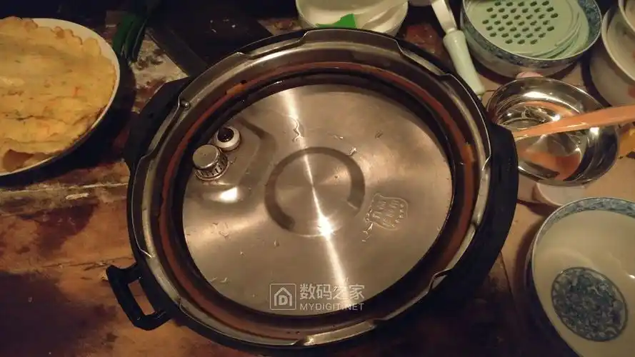 拆解维修美的电压力锅煮粥锅盖漏水问题