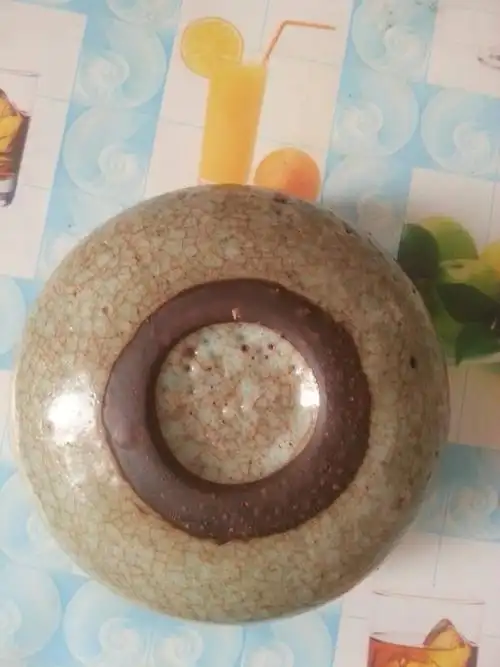 宋代粉青鳝血纹官窑苹果尊瓷器,现求价值几何?